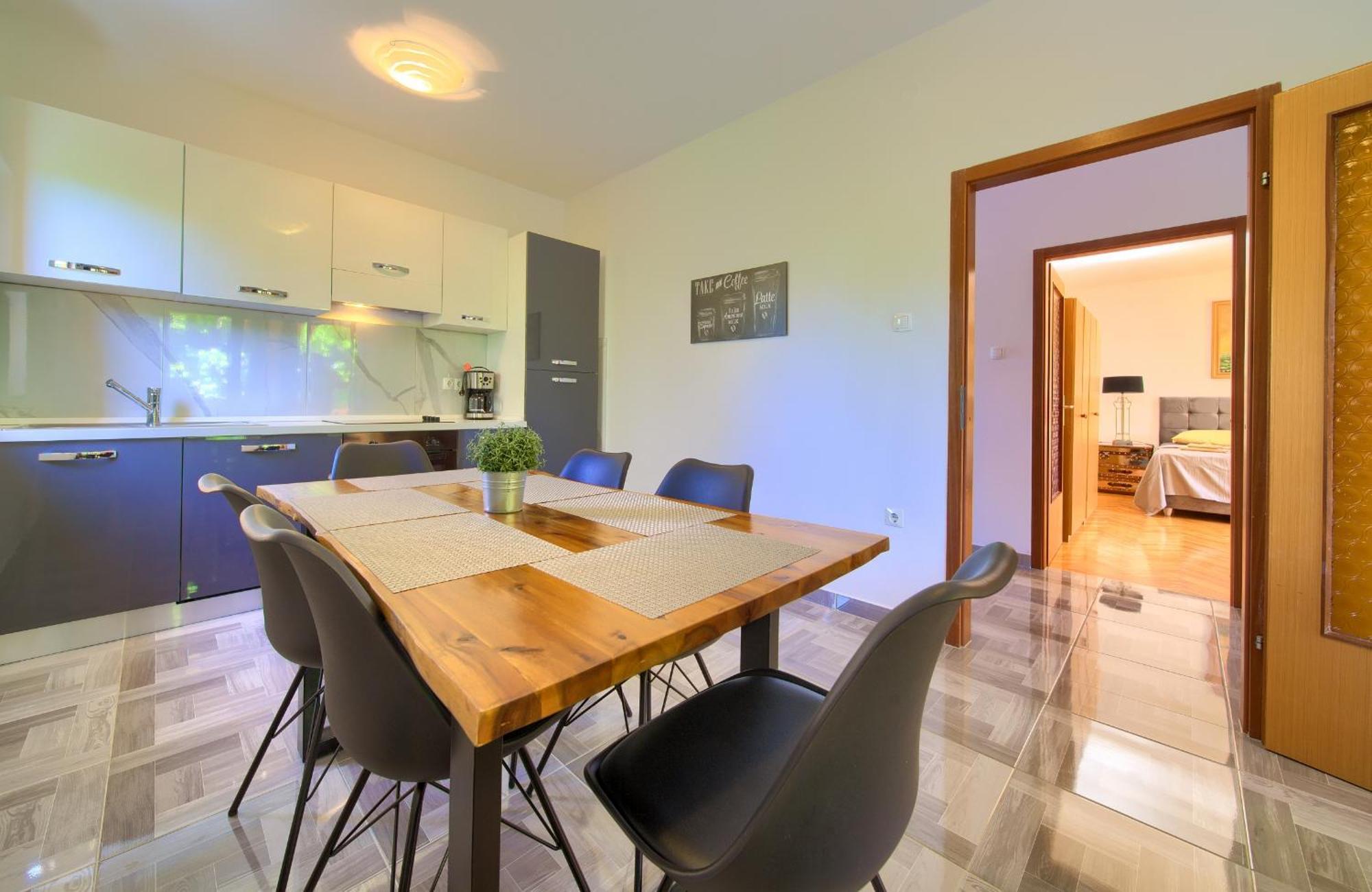 Apartment Bazina - Airconditioning, Parking, 500M From The Beach Đảo Krk Ngoại thất bức ảnh