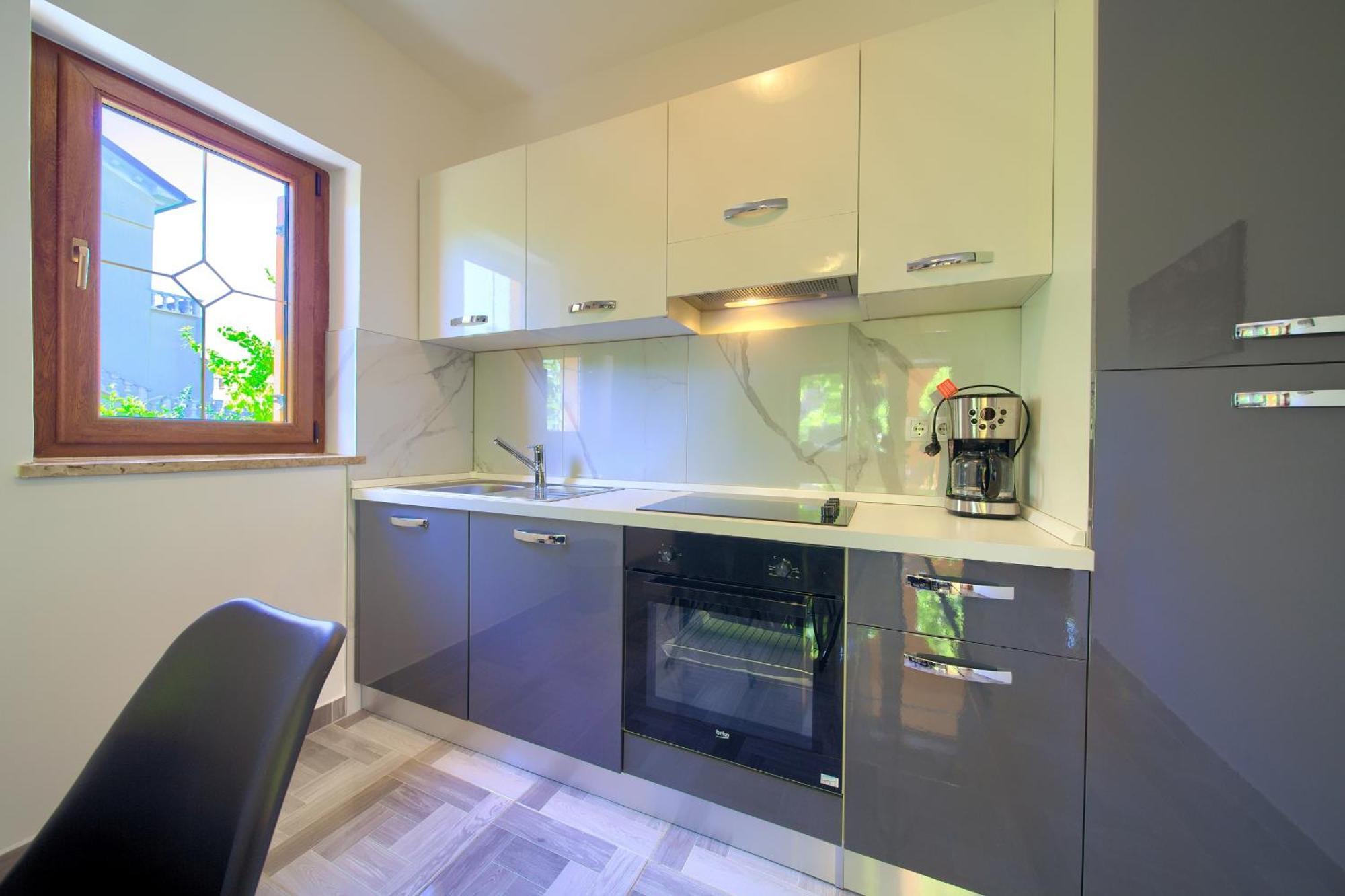 Apartment Bazina - Airconditioning, Parking, 500M From The Beach Đảo Krk Ngoại thất bức ảnh