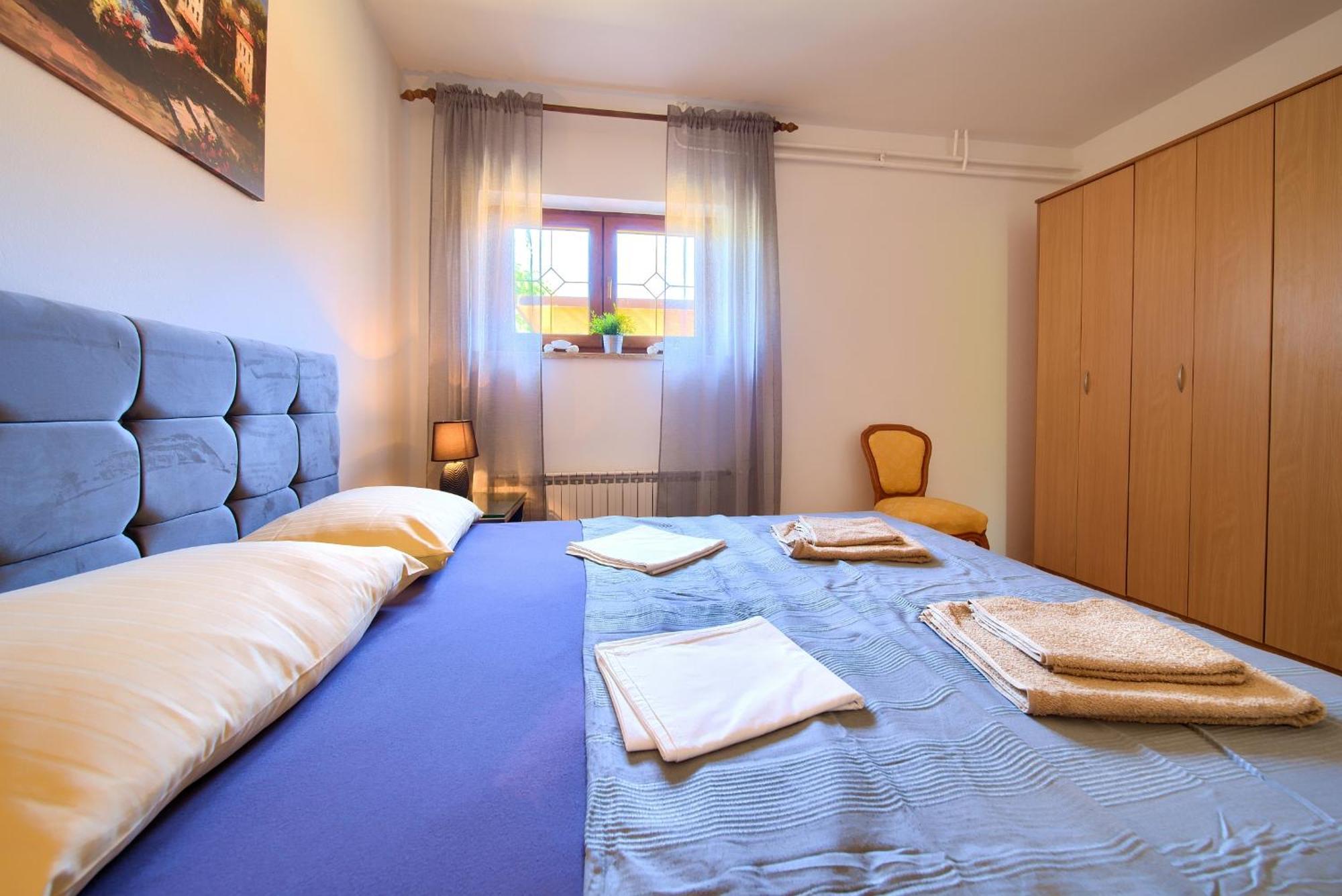Apartment Bazina - Airconditioning, Parking, 500M From The Beach Đảo Krk Ngoại thất bức ảnh